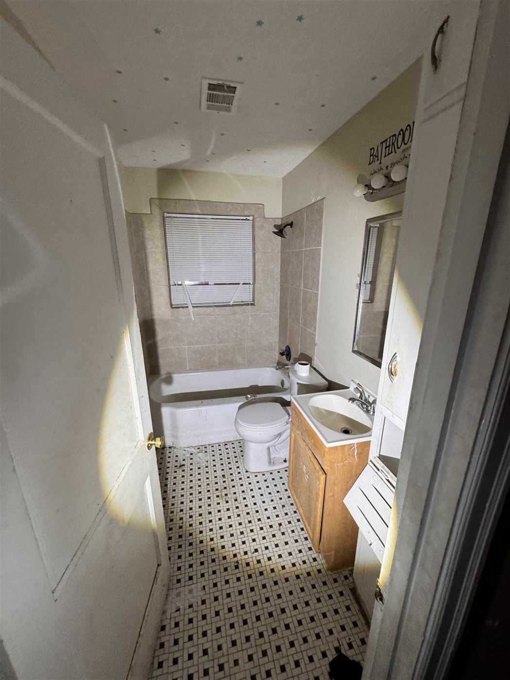 Bathroom before renovation in Memphis, TN